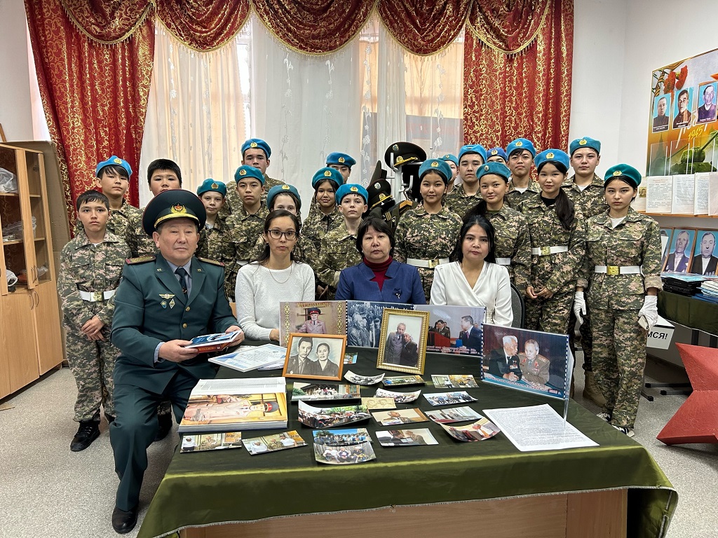 "Есімі есте қалар тұлға" тақырыбында жылжымалы көрме