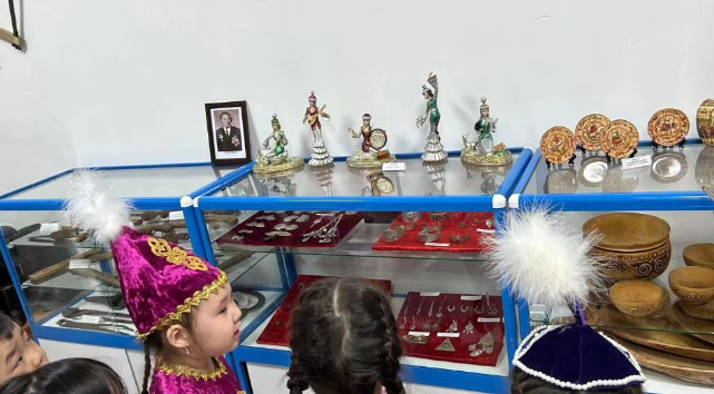 «Қазақтың зергерлік әшекей бұйымдары» тақырыбында көрме